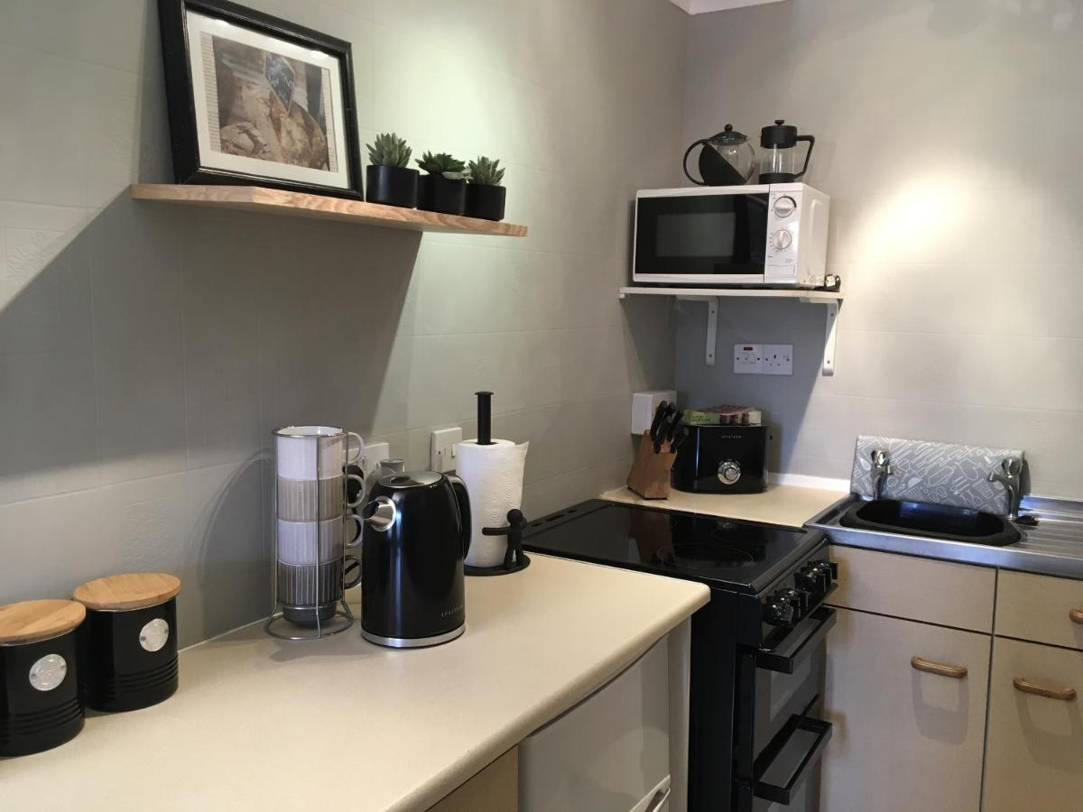 ดิ โอลด์ สคูล เฮ้าส์ Apartment ลิธึม เซนต์ แอนน์ส ภายนอก รูปภาพ